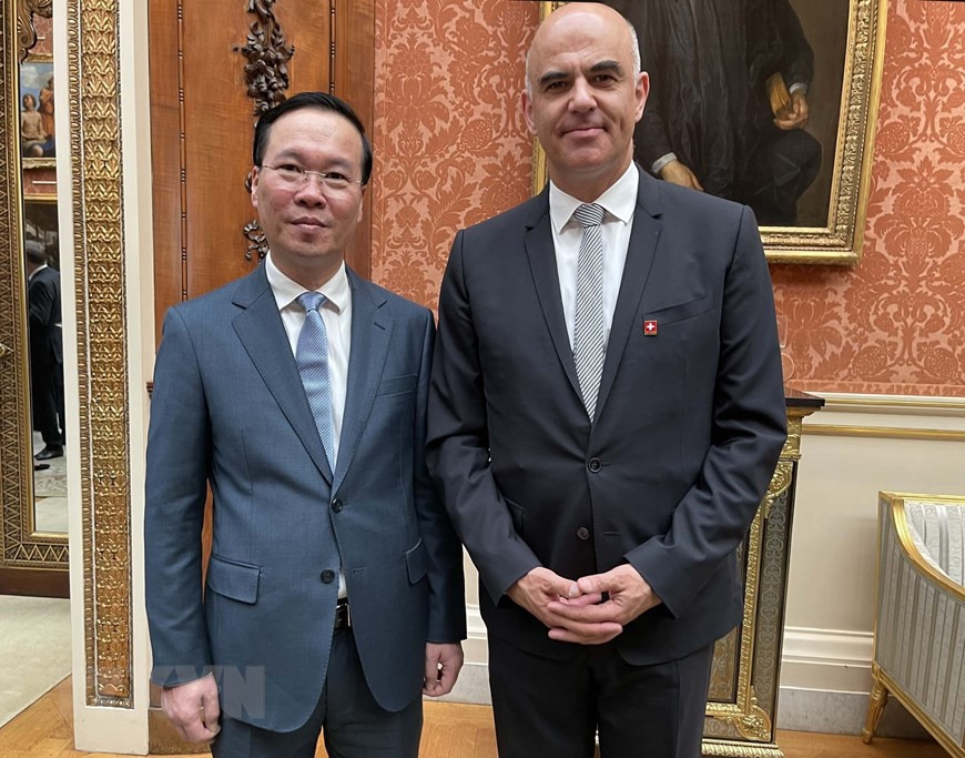 Chủ tịch nước Võ Văn Thưởng gặp Tổng thống Thụy Sỹ Alain Berset. (Ảnh: TTXVN)