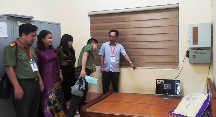 Đoàn kiểm tra công tác chuẩn bị kỳ thi tại Trường THPT Tĩnh Gia 1 (thị xã Nghi Sơn, Thanh Hoá)