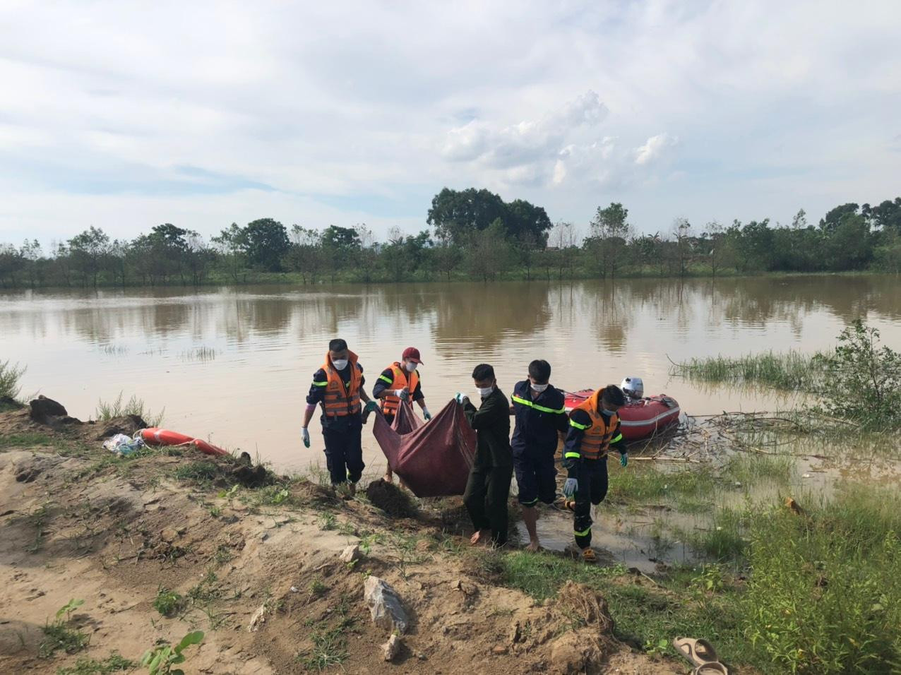 Hiện trường trục vớt thi thể nạn nhân