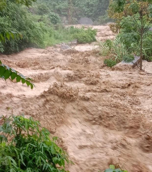 Nước dâng, chảy xiết ở hệ thống sông, suối