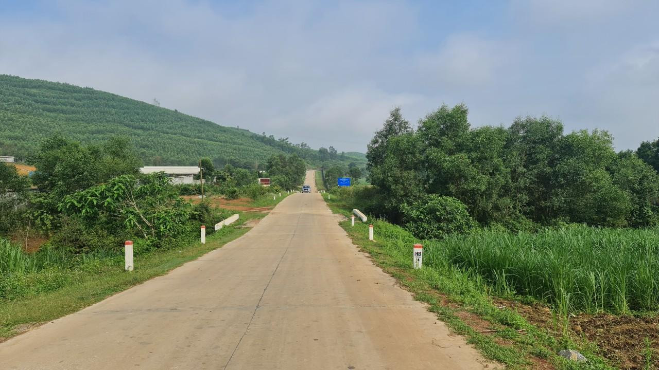 Tuyến đường đi qua trại giam - nơi phạm nhân Triệu Quân Sự bỏ trốn. Tuyến đường đi qua trại giam - nơi phạm nhân Triệu Quân Sự bỏ trốn.