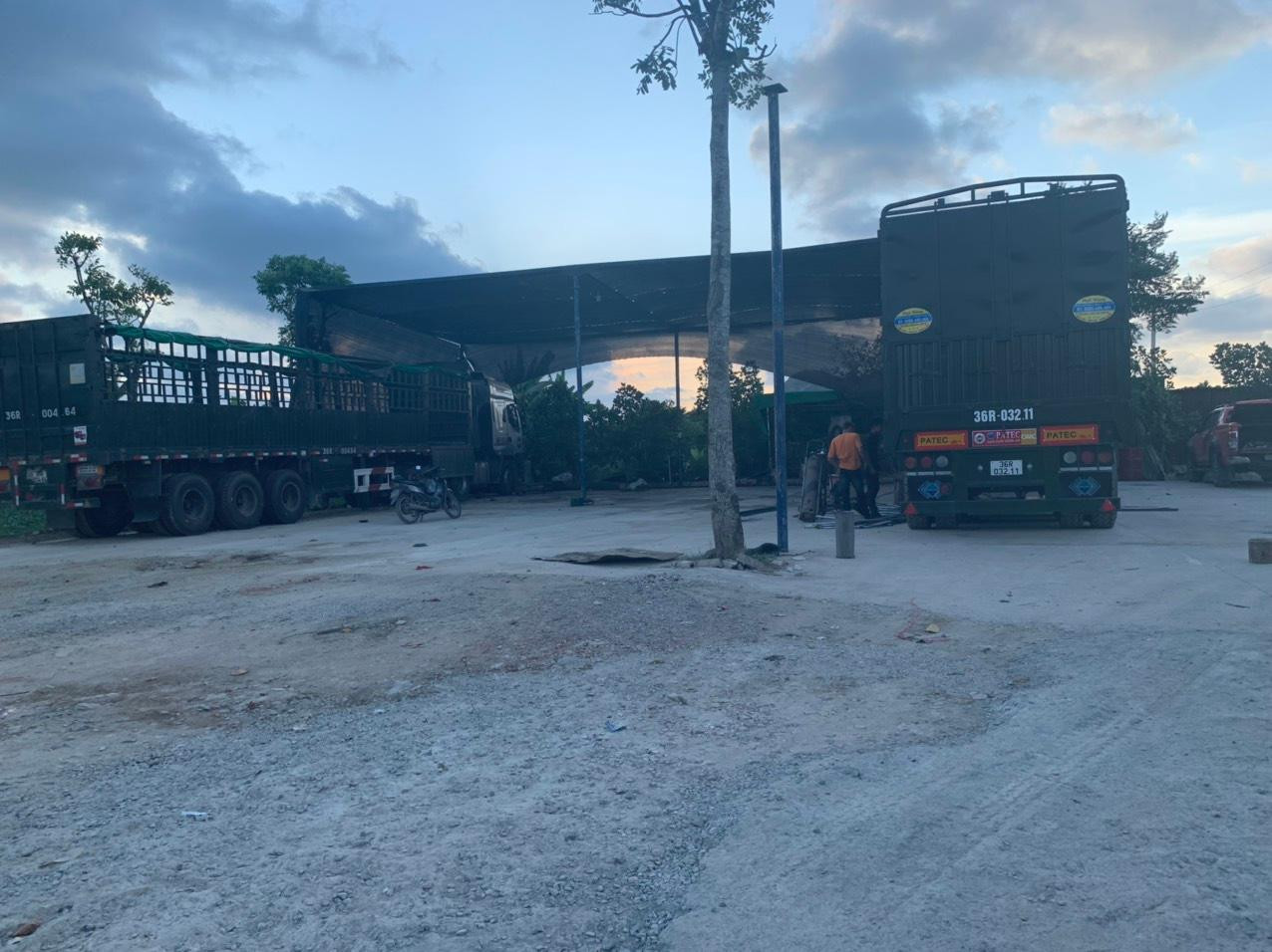 Xưởng sửa chữa ô tô có diện tích 600 m2 hoạt động trái phép trên đất nông nghiệp chưa bị xử lý