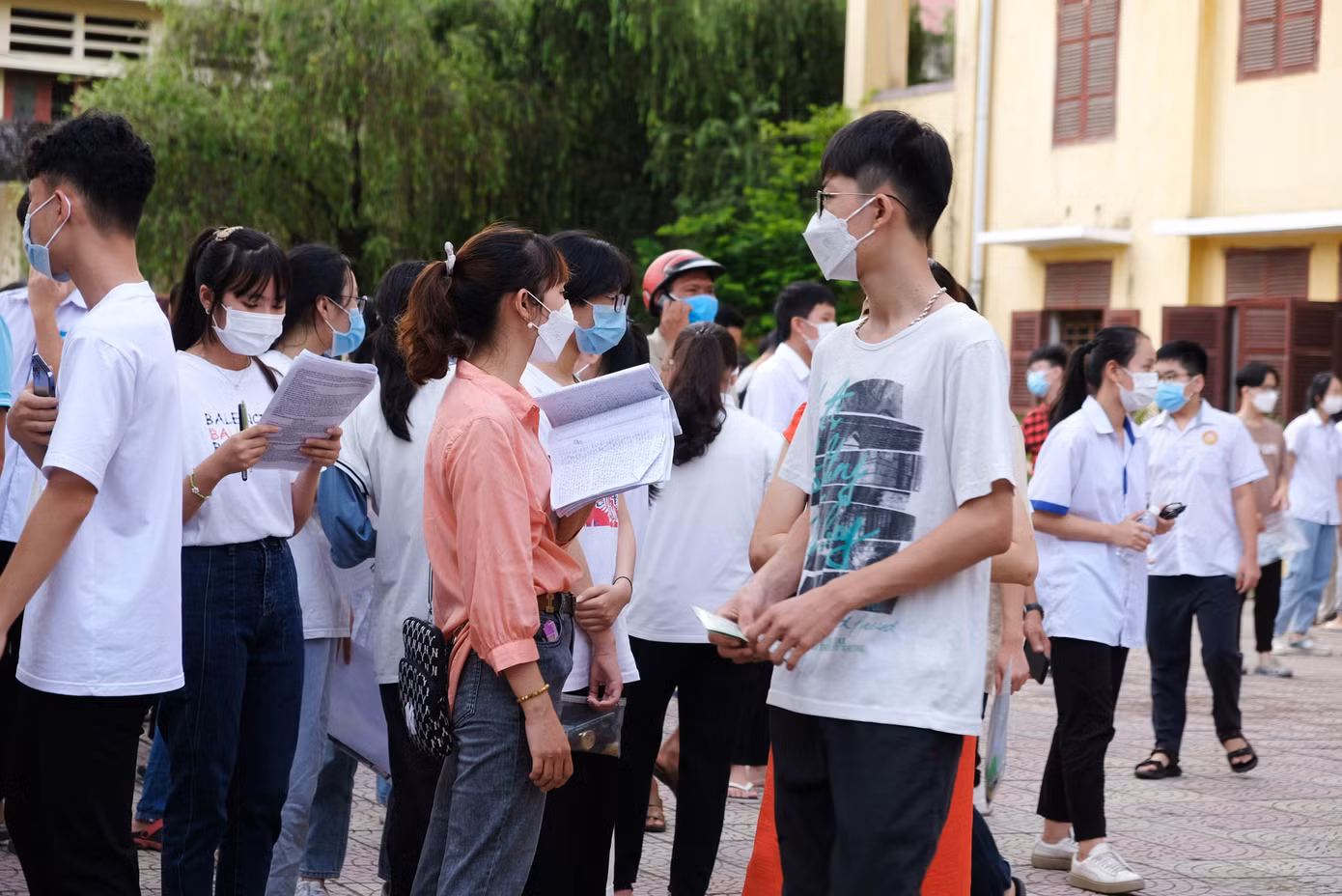 Các thí sinh tham gia các kỳ thi Các thí sinh tham gia các kỳ thi