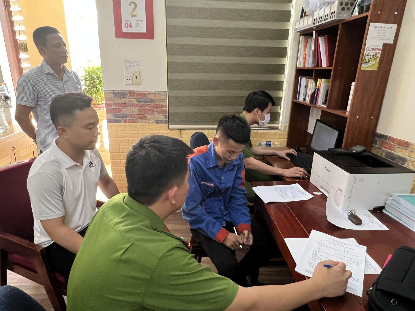 Lê Văn Hoàng tại cơ quan công an Lê Văn Hoàng tại cơ quan công an