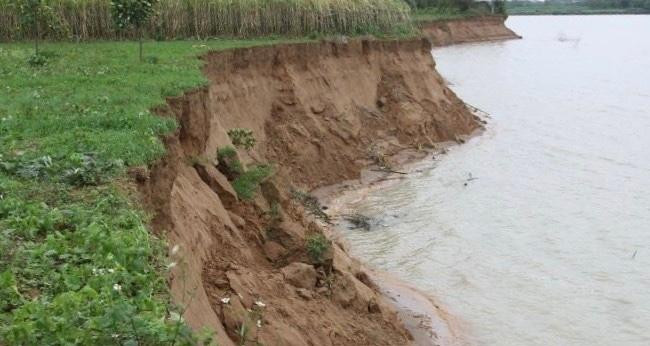 Sạt lở bờ sông Chu, xã Tân Châu. Sạt lở bờ sông Chu, xã Tân Châu.