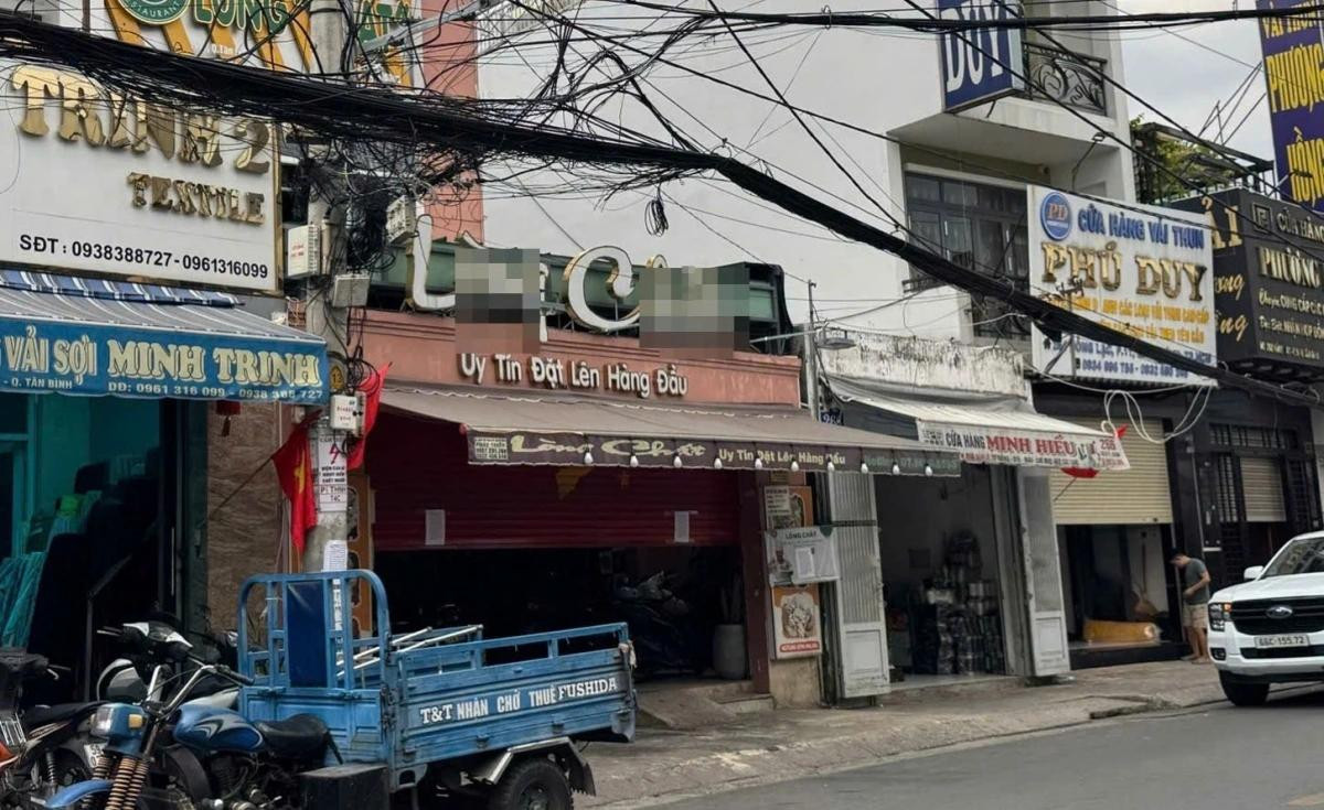 Quán L.C bị Sở ATTP kiểm tra nhưng báo hết hàng (Ảnh T.P) Quán L.C bị Sở ATTP kiểm tra nhưng báo hết hàng (Ảnh T.P)