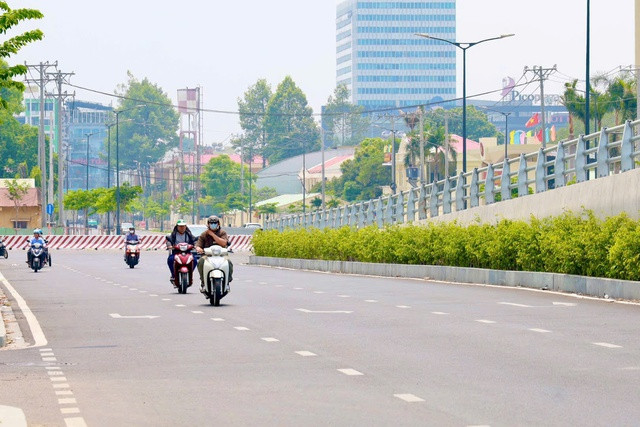 Kể từ khi thông xe, khu vực đường nối Trần Quốc Hoàn - Cộng Hòa đã giảm tải đáng kể áp lực khu vực sân bay Tân Sơn Nhất và kết nối nhà ga T3 Kể từ khi thông xe, khu vực đường nối Trần Quốc Hoàn - Cộng Hòa đã giảm tải đáng kể áp lực khu vực sân bay Tân Sơn Nhất và kết nối nhà ga T3