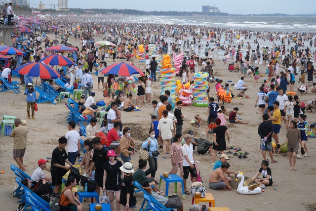 Bãi biển Vũng Tàu đông nghẹt người Bãi biển Vũng Tàu đông nghẹt người