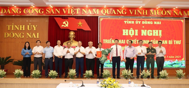 Lãnh đạo Tỉnh uỷ, UBND tỉnh Đồng Nai chúc mừng ông Thái Bảo-tân Phó Bí thư Tỉnh ủy.
