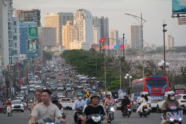 Đường Thùy Vân đông phương tiện qua lại Đường Thùy Vân đông phương tiện qua lại