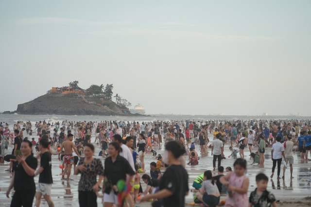 Dự kiến trong ngày hôm nay du khách tiếp tục đổ về Vũng Tàu Dự kiến trong ngày hôm nay du khách tiếp tục đổ về Vũng Tàu