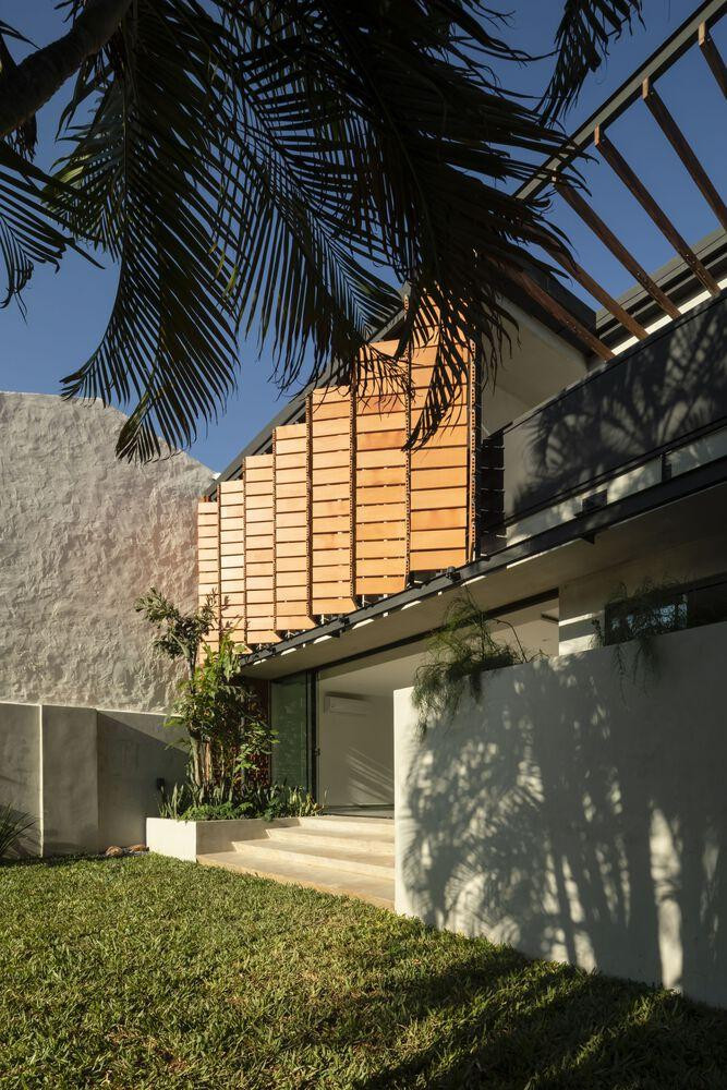 Do đó, dù không mất một đồng để cải tạo nhưng ngôi nhà vẫn có một mặt tiền ấn tượng. Do đó, dù không mất một đồng để cải tạo nhưng ngôi nhà vẫn có một mặt tiền ấn tượng.