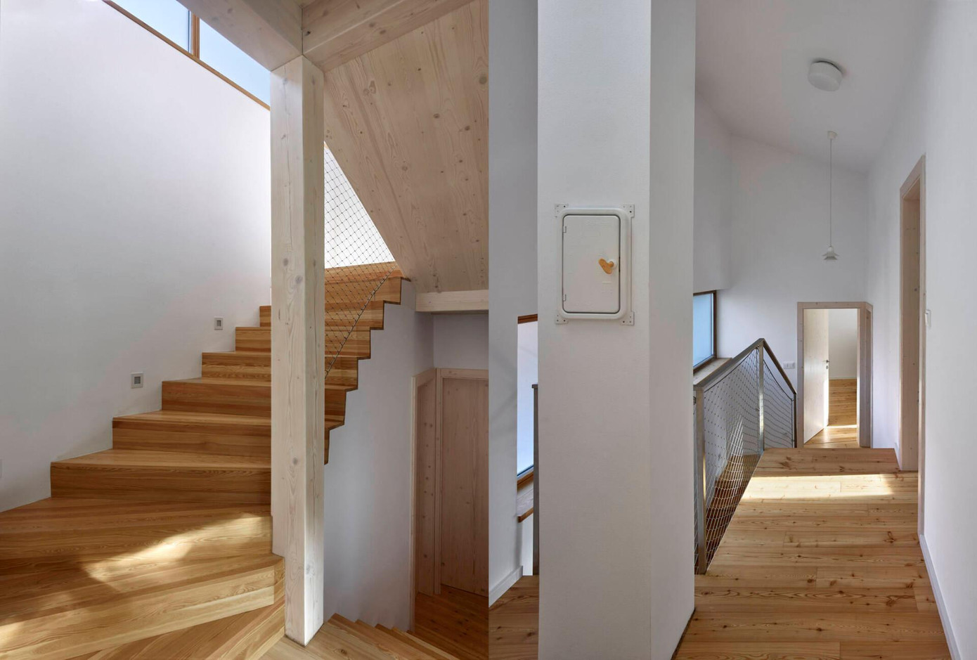 Khu vực cầu thang và những gian phòng ngủ trên tầng 2. Khu vực cầu thang và những gian phòng ngủ trên tầng 2.