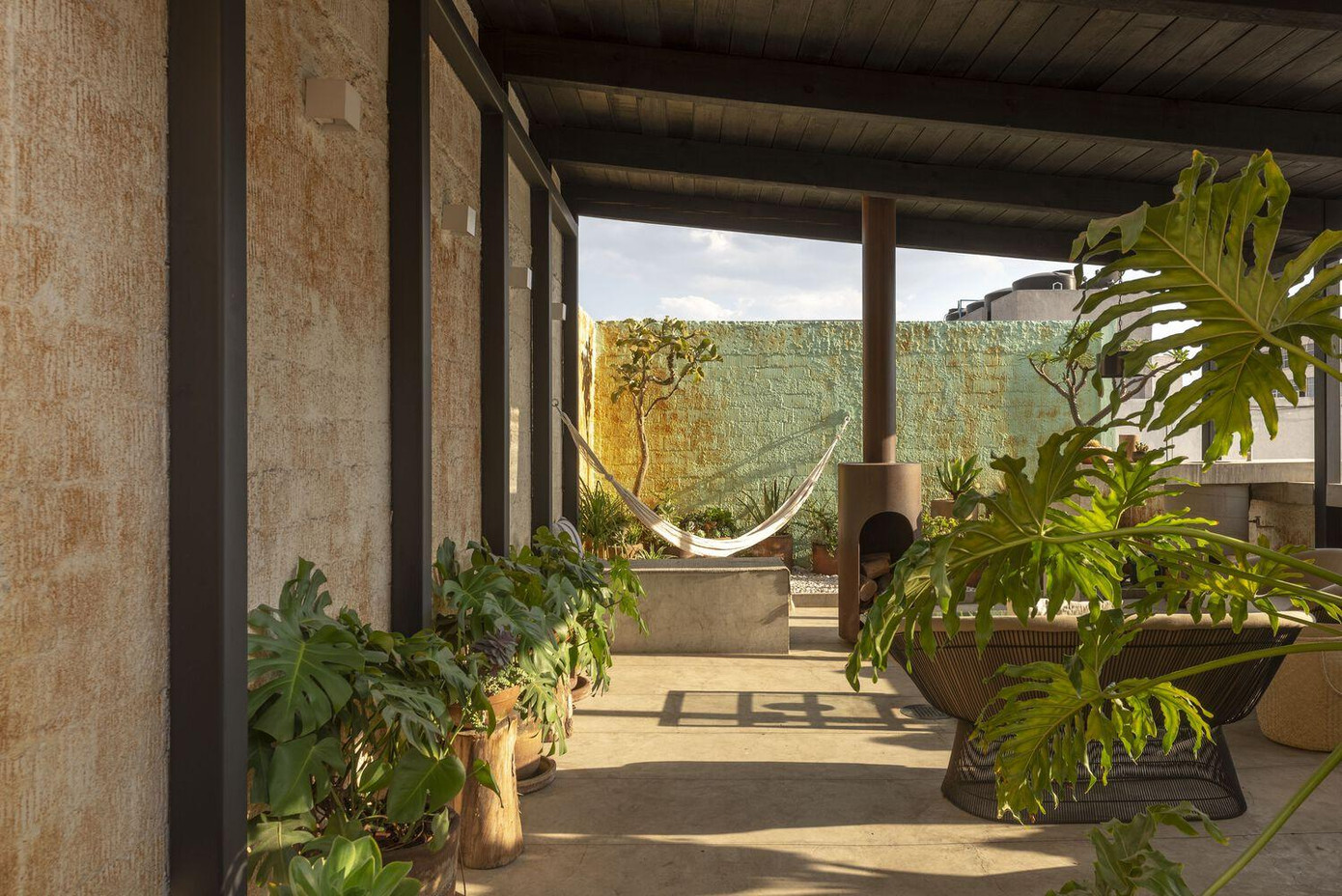 Kiến trúc sư sử dụng các vật liệu có tuổi thọ cao và có thể chống lại thời tiết khắc nghiệt theo thời gian.