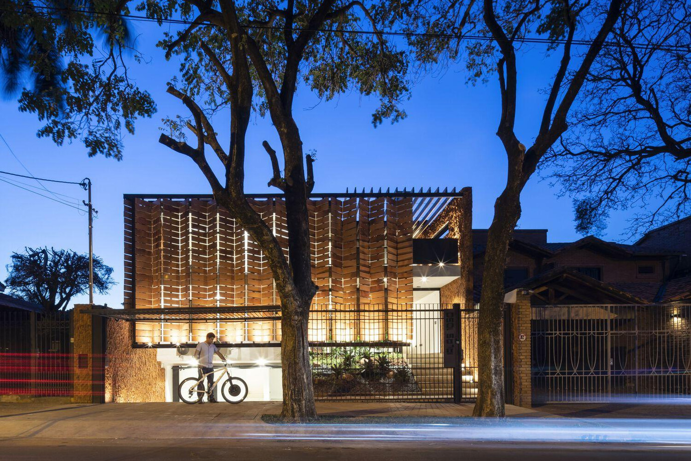 Hình ảnh đẹp mắt của ngôi nhà khi đêm về. Hình ảnh đẹp mắt của ngôi nhà khi đêm về.