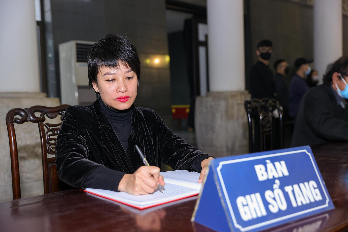 Nghệ sĩ Trần Ly Ly gửi những lời nhắn nhủ sau cuối tới nhạc sĩ Phú Quang. Nghệ sĩ Trần Ly Ly gửi những lời nhắn nhủ sau cuối tới nhạc sĩ Phú Quang.