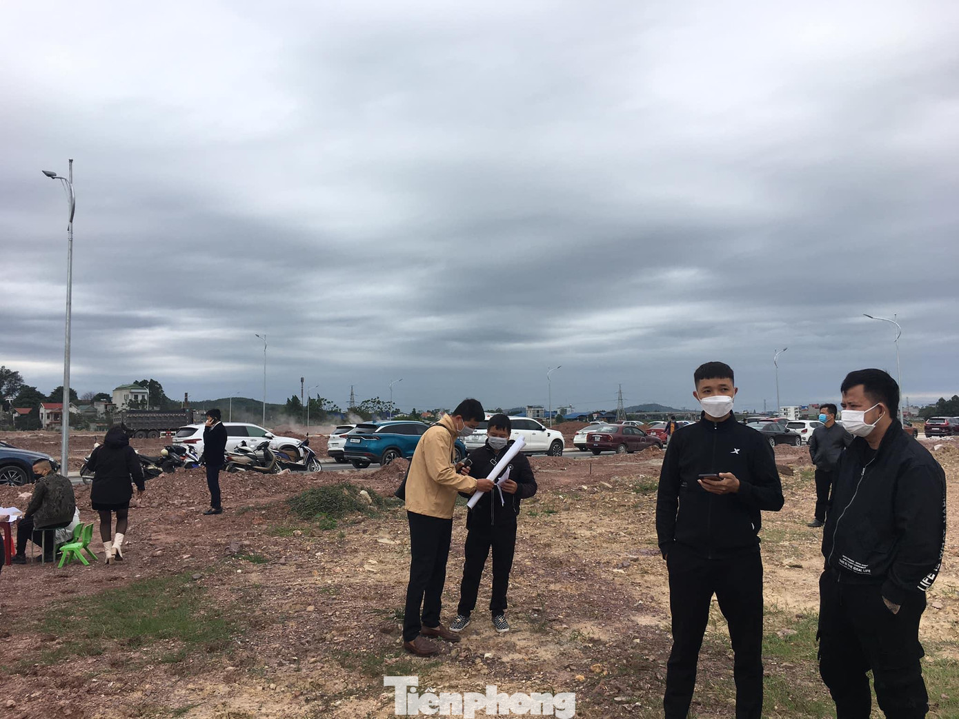 Trung tâm Phát triển Quỹ đất và Cụm công nghiệp huyện Yên Dũng (Bắc Giang) dự báo rằng số lượng người trúng bỏ cọc sẽ tiếp tục tăng trong tháng 12/2021, bởi 4 trong số 10 cuộc đấu giá (diễn ra ở nửa cuối tháng 10) chưa hết hạn nộp tiền.