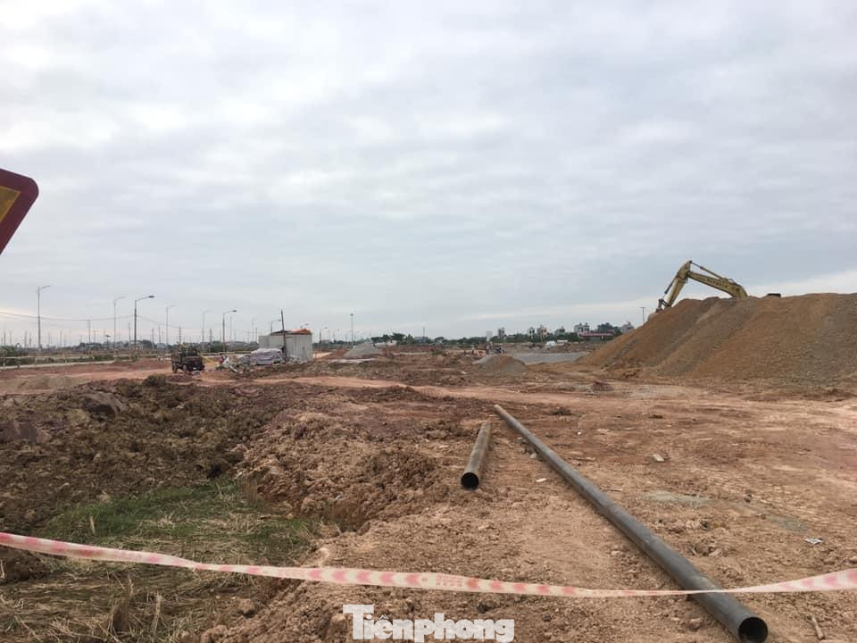 Chủ tịch UBND Bắc Giang đánh giá công tác quản lý đất đai trên địa bàn còn bộc lộ một số hạn chế, yếu kém đối với việc tổ chức lập, thẩm định quy hoạch sử dụng đất, phương án phân bổ khoanh vùng đất đai còn chưa tốt, thiếu linh hoạt,...