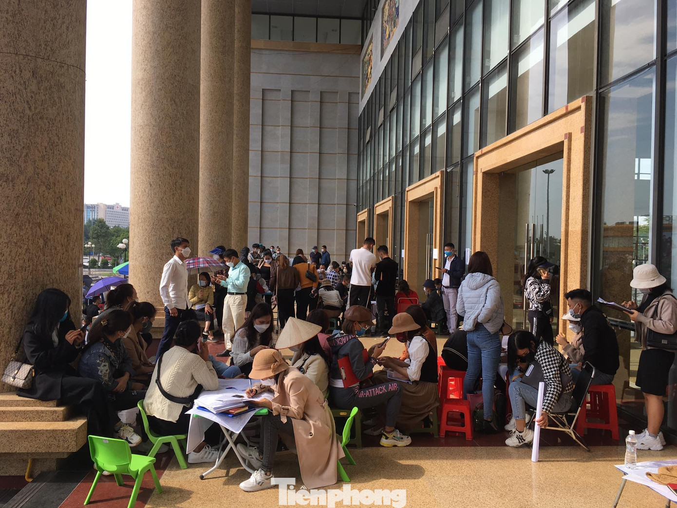 Phiên đấu giá 178 lô đất tại khu dân cư phường Xương Giang và phường Đa Mai (TP.Bắc Giang) thu hút 1.732 hồ sơ với 517 khách hàng tham gia.