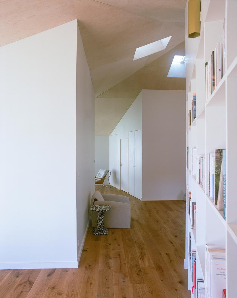 Hai phòng ngủ nằm ở hai phía đối diện còn lại của hình ngôi sao 4 cánh. Hai phòng ngủ nằm ở hai phía đối diện còn lại của hình ngôi sao 4 cánh.