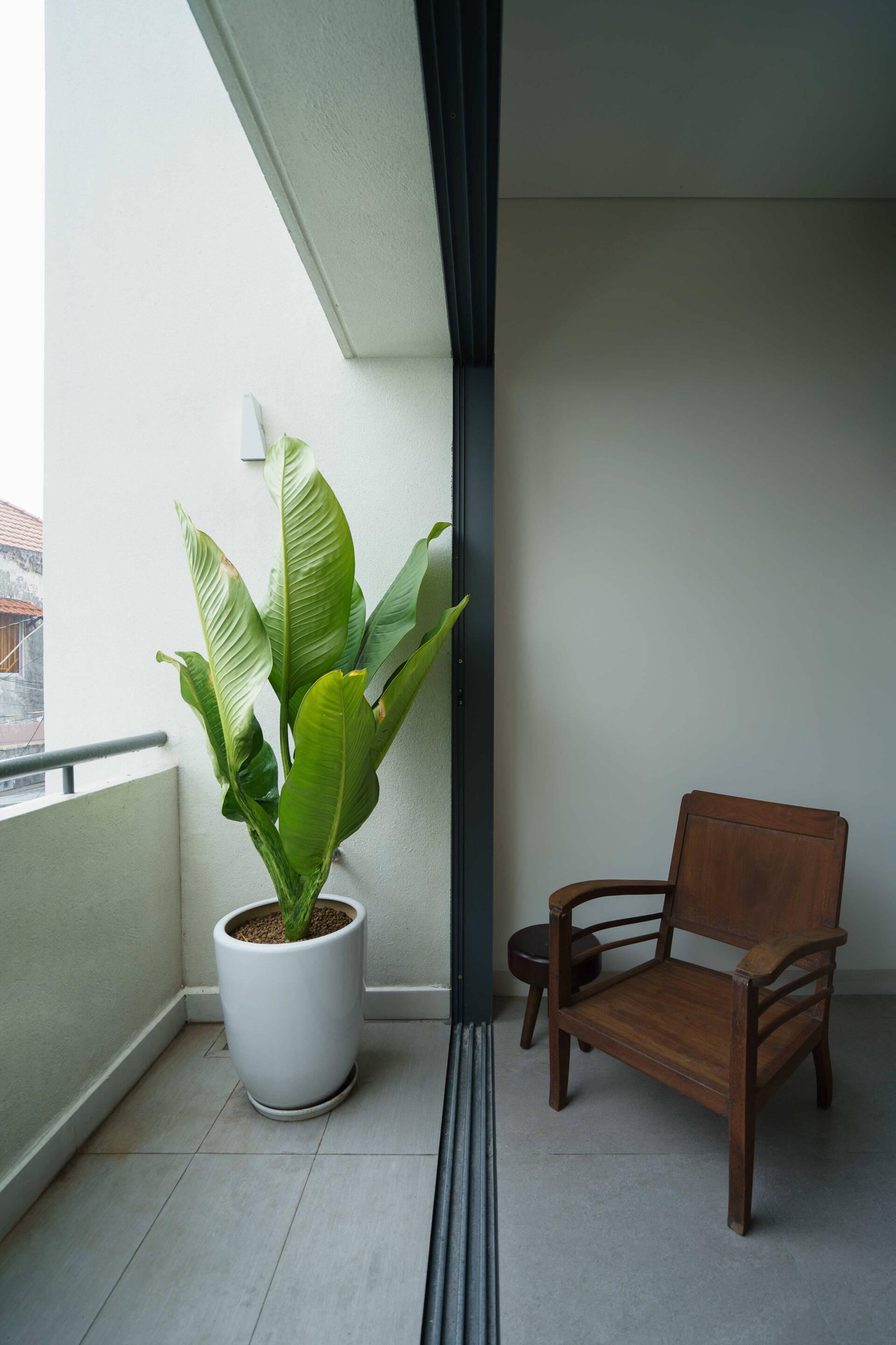 Các chậu cây xanh được bố trí trong nhà để tạo sự gần gũi với thiên nhiên. Các chậu cây xanh được bố trí trong nhà để tạo sự gần gũi với thiên nhiên.