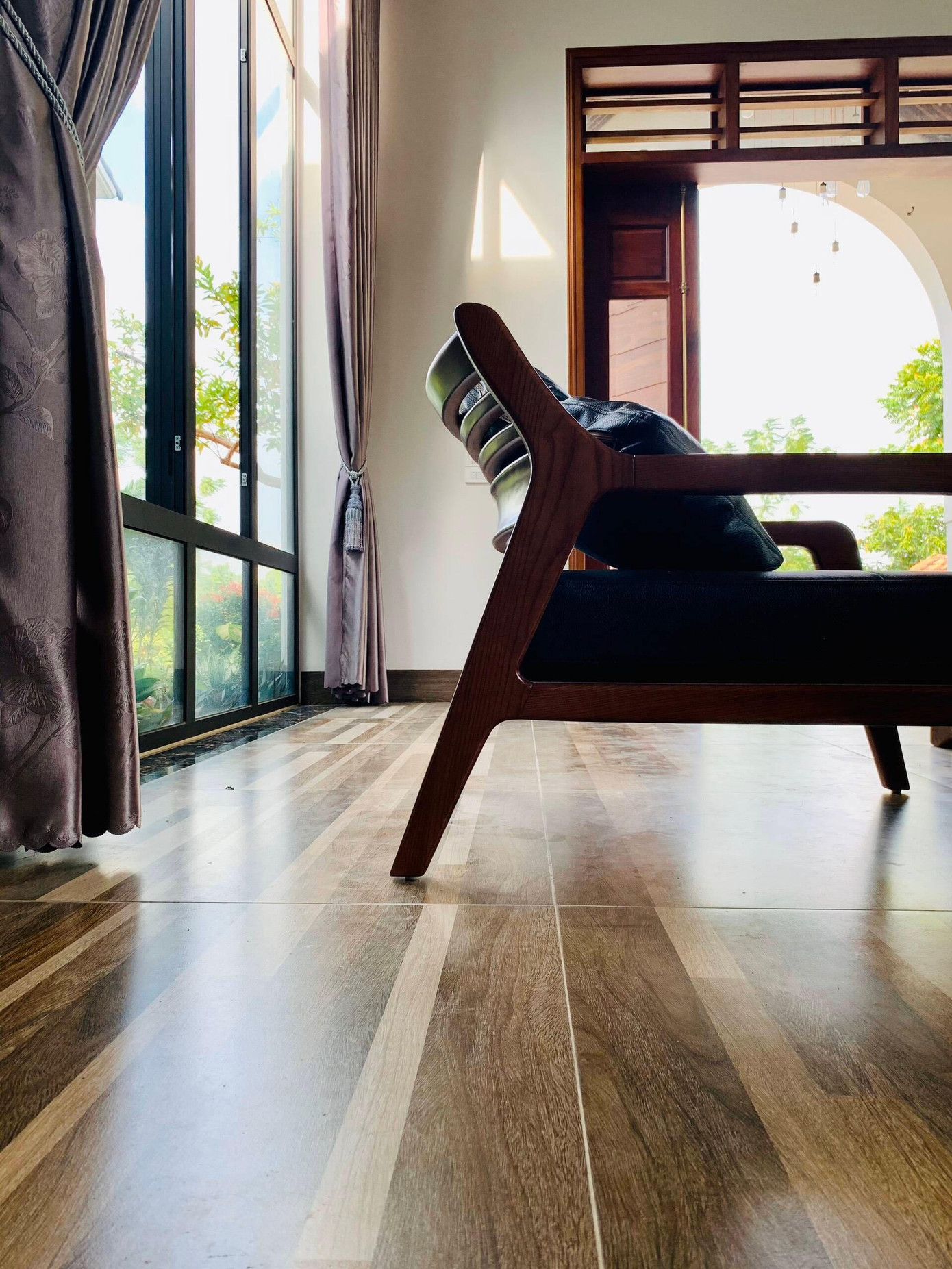 Nội thất bên trong theo hướng tối giản với những công năng cần thiết nhất của người sử dụng để tối ưu chi phí.