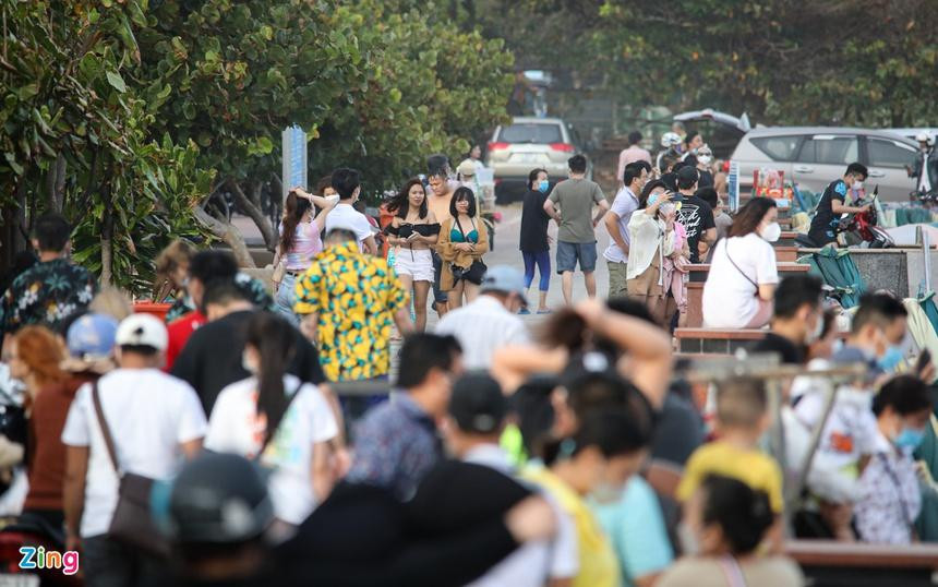 Đa số khách đều đến từ TP.HCM, Đồng Nai, Bình Dương. Nhiều du người cho biết Vũng Tàu khá gần, đường dễ di chuyển nên rất thích hợp để nghỉ ngơi, vui chơi vào dịp Tết Dương lịch