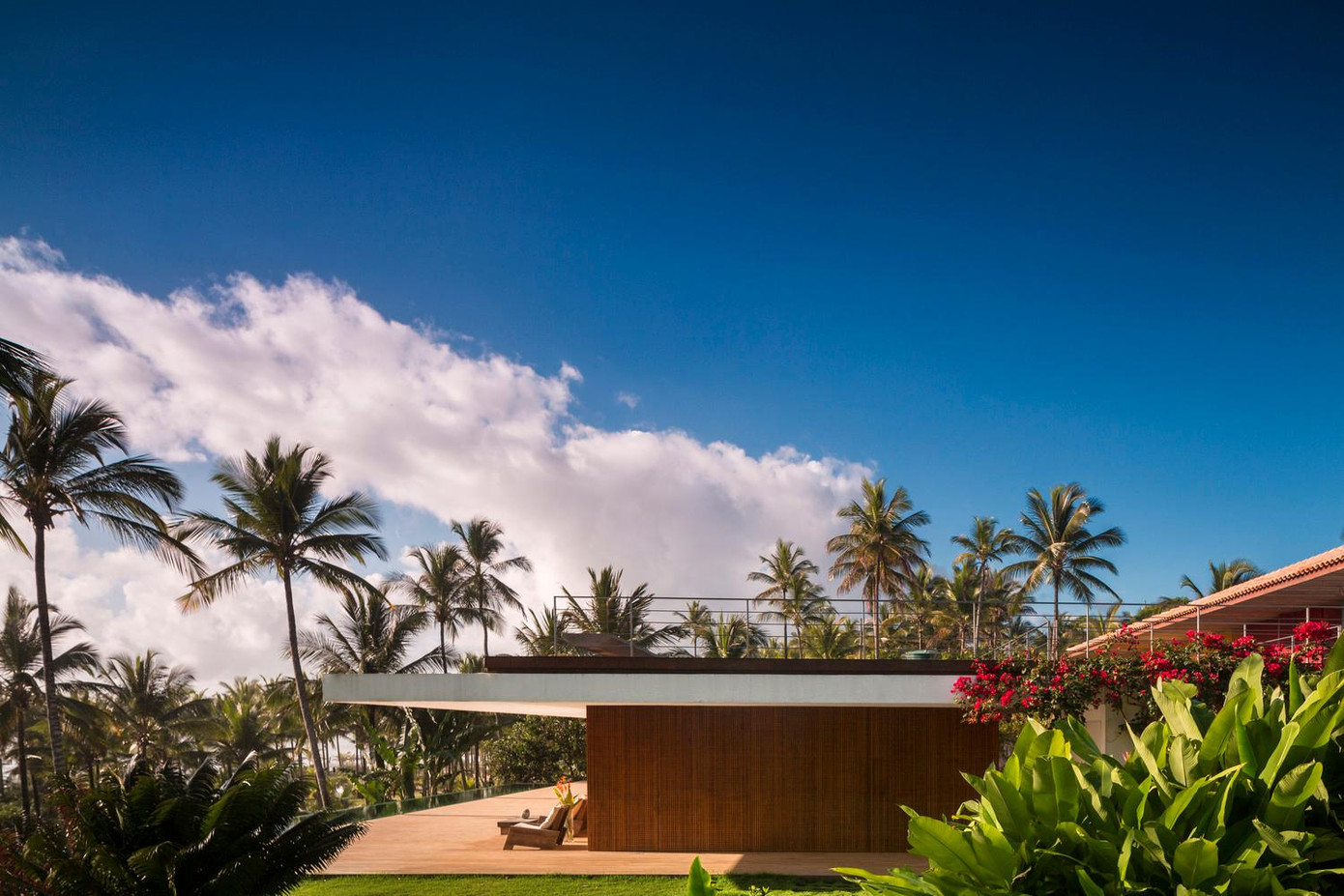 Đây là một biệt thự 2 tầng nằm cạnh bãi biển xinh đẹp với vẻ ngoài vô cùng đặc biệt. Đây là một biệt thự 2 tầng nằm cạnh bãi biển xinh đẹp với vẻ ngoài vô cùng đặc biệt.