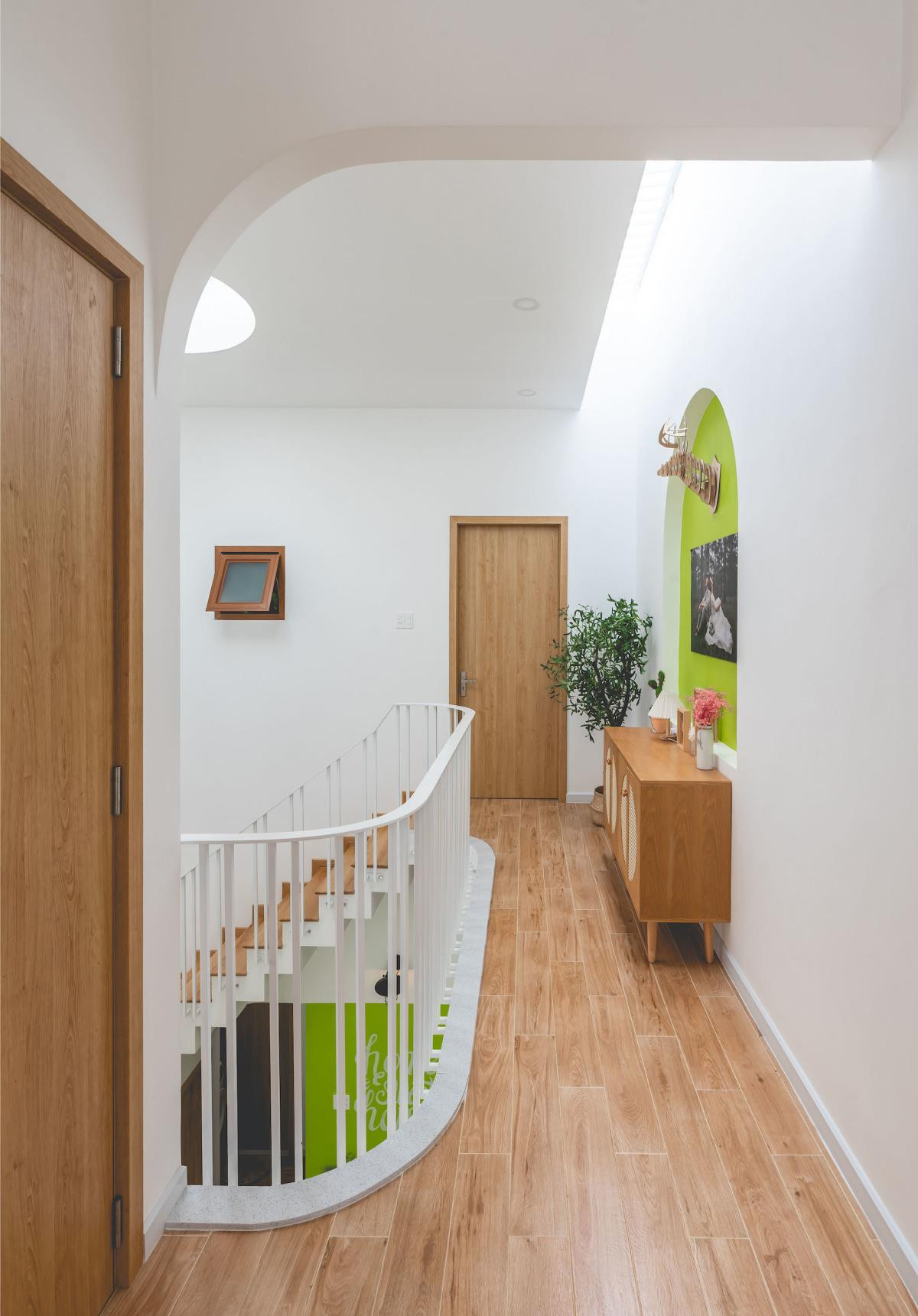 Nội thất trong nhà chủ yếu được làm bằng gỗ để đem lại cảm giác ấm cúng.