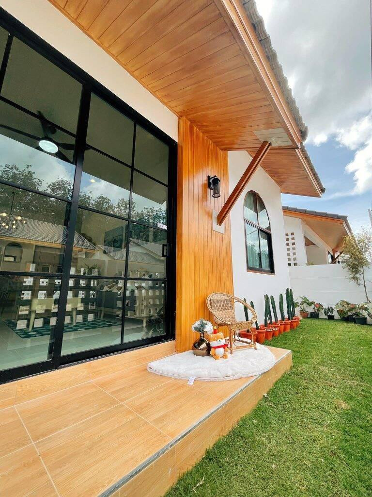 Về kết cấu, đây là căn nhà cấp 4 có phòng khách, bếp, 3 phòng ngủ, 2 phòng vệ sinh và khoảng sân đậu được 2 ô tô.