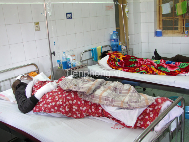 Nạn nhân Nguyễn Danh Hưng được điều trị tại khoa Bỏng, Bệnh viện đa khoa Xanh Pôn. Ảnh: Tuấn Nguyễn. Nạn nhân Hưng được điều trị tại khoa Bỏng, Bệnh viện đa khoa Xanh Pôn. Ảnh: Tuấn Nguyễn