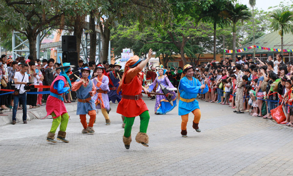 Hay vui nhộn với thế giới cổ tích nàng Bạch Tuyeets, Alibaba và 40 tên cướp,...