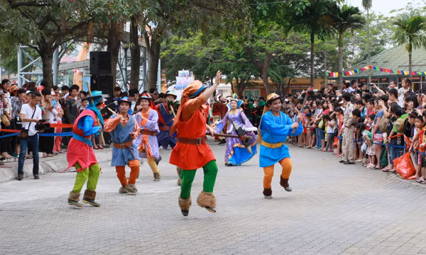 Hay vui nhộn với thế giới cổ tích nàng Bạch Tuyeets, Alibaba và 40 tên cướp,...