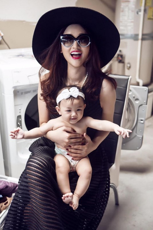 Những bà mẹ đơn thân xinh đẹp của showbiz Việt ảnh 10