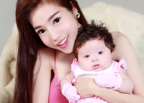 Những bà mẹ đơn thân xinh đẹp của showbiz Việt ảnh 9