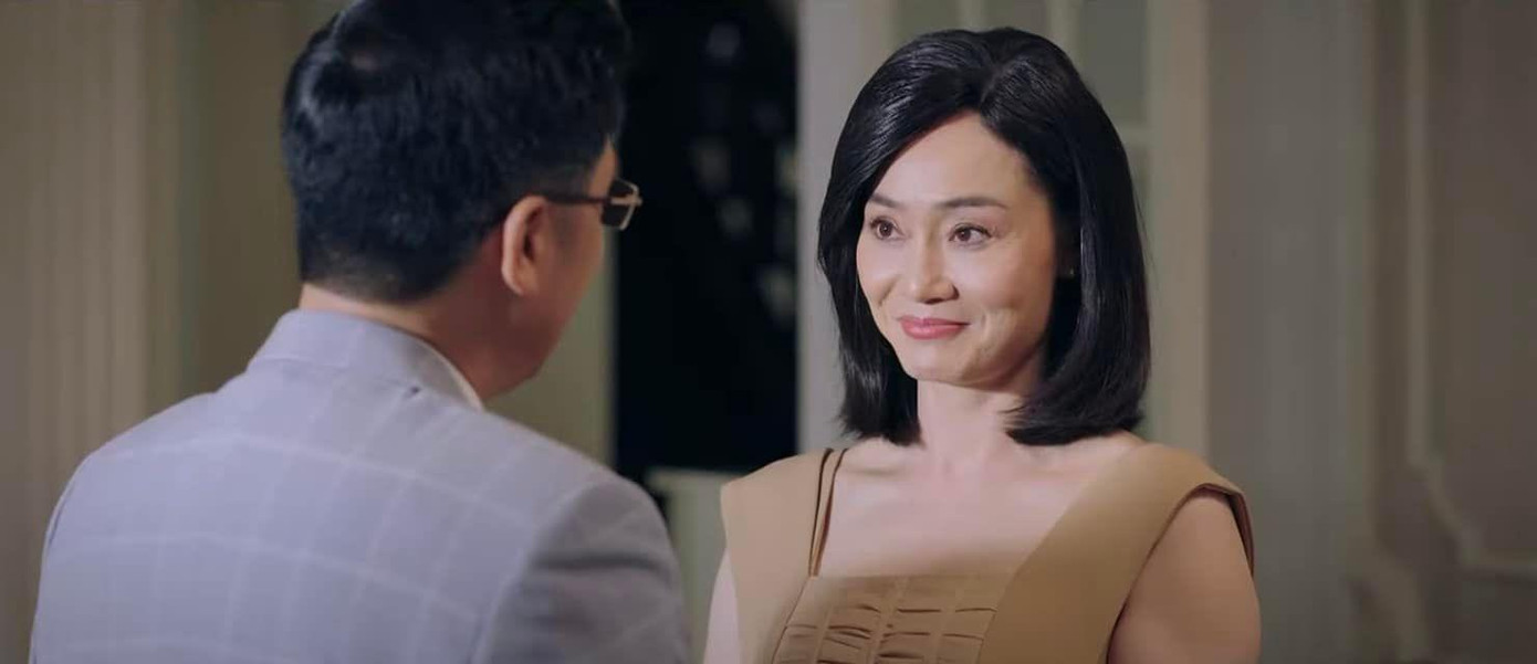 Trong phim, Hùng "đơn" là đại gia ngành dược, kết hôn muộn nhưng lại hết lòng chiều chuộng vợ và con riêng của vợ.