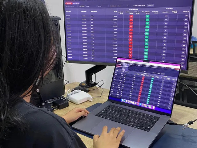 Dự thảo Luật Chứng khoán sửa đổi bổ sung điều kiện về nhà đầu tư chuyên nghiệp, thêm tiêu chí tần suất giao dịch tối thiểu 10 lần mỗi quý (trong 4 quý gần nhất). Dự thảo Luật Chứng khoán sửa đổi bổ sung điều kiện về nhà đầu tư chuyên nghiệp, thêm tiêu chí tần suất giao dịch tối thiểu 10 lần mỗi quý (trong 4 quý gần nhất).