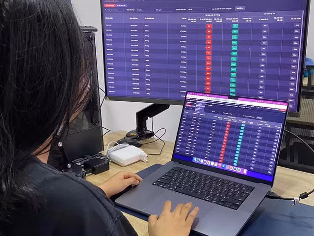 Dự thảo Luật Chứng khoán sửa đổi bổ sung điều kiện về nhà đầu tư chuyên nghiệp, thêm tiêu chí tần suất giao dịch tối thiểu 10 lần mỗi quý (trong 4 quý gần nhất). Dự thảo Luật Chứng khoán sửa đổi bổ sung điều kiện về nhà đầu tư chuyên nghiệp, thêm tiêu chí tần suất giao dịch tối thiểu 10 lần mỗi quý (trong 4 quý gần nhất).