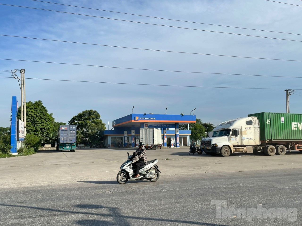 Cửa hàng xăng dầu số 11