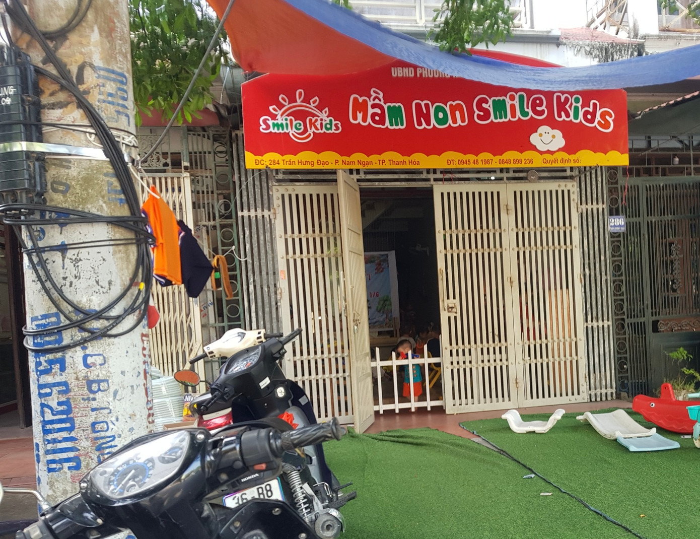 Cơ sở mầm non Smile kids vừa bị xử phạt vi phạm trong việc tổ chức bếp ăn tập thể. Cơ sở mầm non Smile kids vừa bị xử phạt vi phạm trong việc tổ chức bếp ăn tập thể.