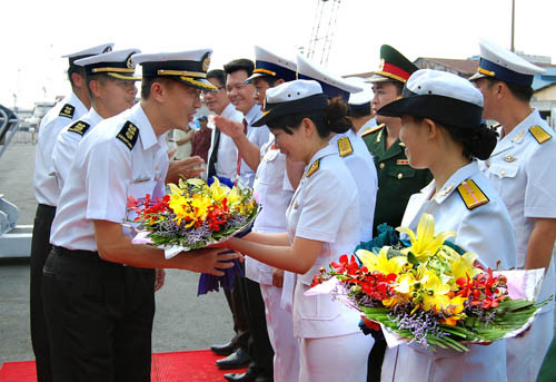 Đoàn hải quân Singapore được đón tiếp nồng hậu