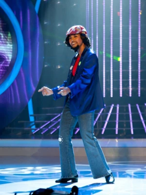 Thúy Uyên một lần nữa bắt thăm trúng nhân vật nam là ca sĩ - diễn viên Daniel. Cô trình bày ca khúc quen thuộc ‘Beautiful Sunday’ phiên bản Việt. Ngoại hình nam tính của Thúy Uyên thu hút khán giả ngay từ khi cô xuất hiện trên sân khấu. Nữ ca sĩ cũng nỗ lực ‘nhái’ phong cách của giọng ca gạo cội tương đối giống, từ cách nhún nhảy đến động tác vỗ tay. Giám khảo Hoài Linh thích cách Thúy Uyên ‘gồng mình’ để làm cho mình già dặn hơn. Ca sĩ Mỹ Linh thì khen Thúy Uyên có năng khiếu bắt chước người khác, giả ai là đúng ngay ‘chất’ của người đó.