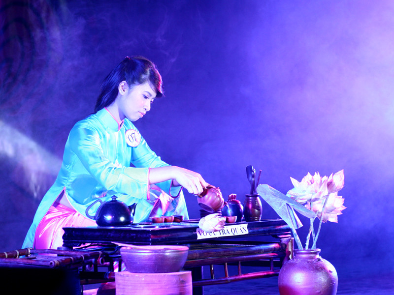 Trâm Anh lại tìm về với nét đẹp văn hóa trong uống chè