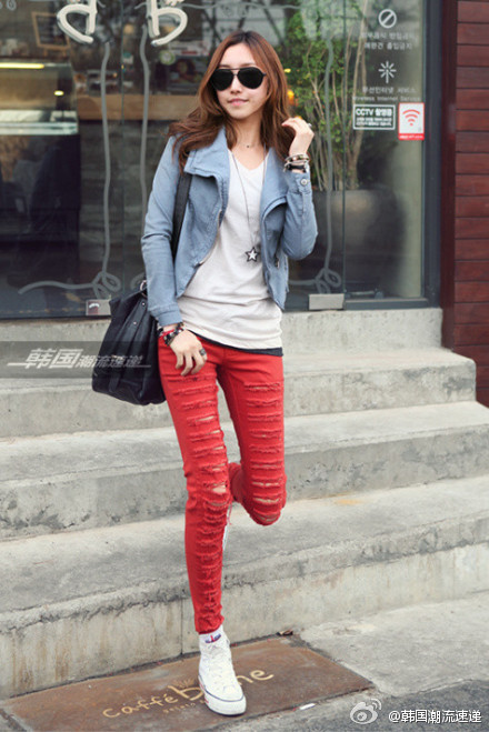 Cặp đôi chưa bao giờ lỗi mốt - quần jeans + áo sơ mi. Quần jeans - áo pull đem lại cho bạn vẻ năng động trẻ trung.