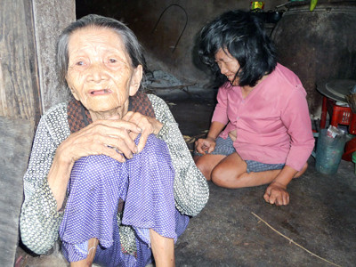 Cụ Nhỏ và người con tàn tật. Cụ Nhỏ và người con tàn tật