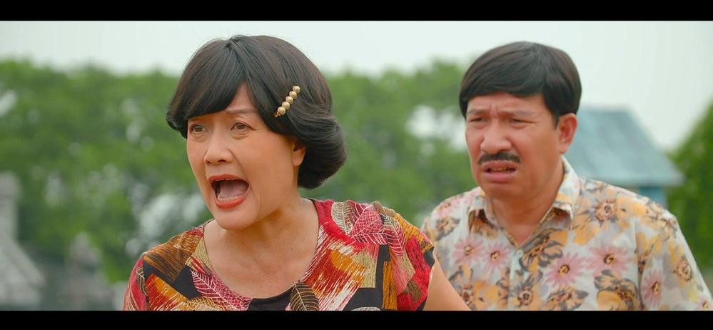 Cô Vân tức giận khi biết bị cậu Tiến lừa. Cô Vân tức giận khi biết bị cậu Tiến lừa.