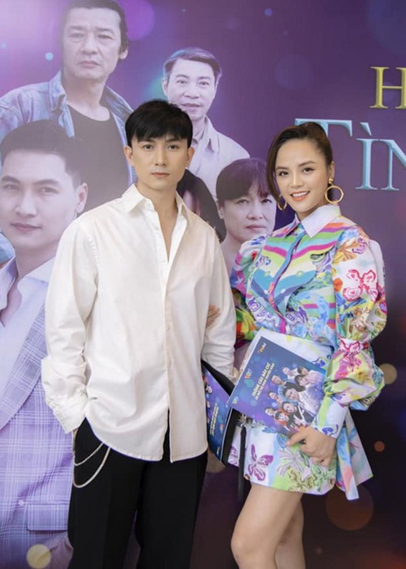 Hai người thân thiết ngoài đời