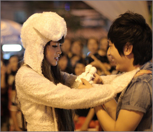 Cô gái 9X mạnh bạo tỏ tình với bạn trẻ