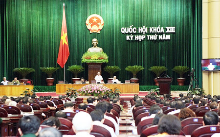 Chủ tịch Quốc hội Nguyễn Sinh Hùng điều khiển phiên họp sáng nay.