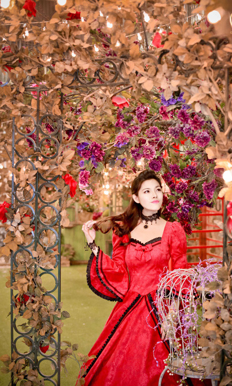 Nữ sinh mơ màng trong khung cảnh cổ tích ảnh 1